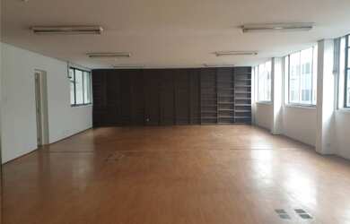 Imagem: O depósito possui 138m² de Área e está localizado em Centro