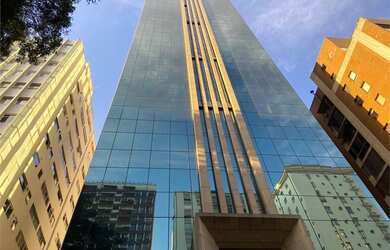 Imagem: O depósito possui 5 Vagas na garagem, 300m² de Área e está