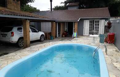 Imagem: A casa possui 2 Dormitórios, 2 Banheiros, 1 Vaga na garagem