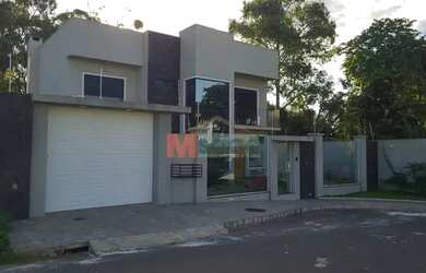 Imagem: A casa possui 3 Dormitórios, 4 Banheiros, 3 Vagas na garagem