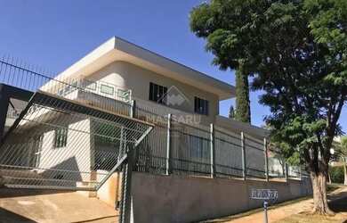 Imagem: A casa possui 4 Dormitórios, 4 Banheiros, 5 Vagas na garagem