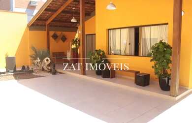 Imagem: A casa possui 3 Dormitórios, 3 Banheiros, 3 Vagas na garagem