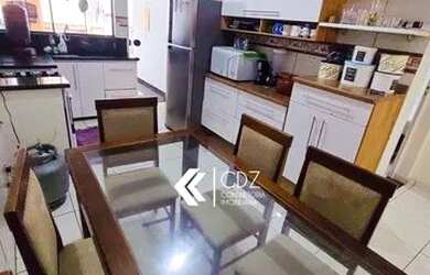 Imagem: A casa possui 2 Dormitórios, 2 Banheiros, 2 Vagas na garagem