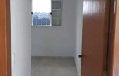 Imagem: A casa possui 2 Dormitórios, 1 Banheiro, 2 Vagas na garagem