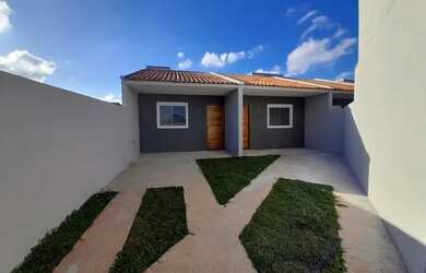 Imagem: A casa possui 2 Dormitórios, 1 Banheiro, 1 Vaga na garagem