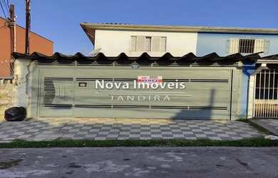 Imagem: A casa possui 2 Dormitórios, 2 Banheiros, 2 Vagas na garagem