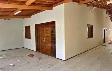 Imagem: A casa possui 3 Dormitórios, 1 Banheiro, 1 Vaga na garagem