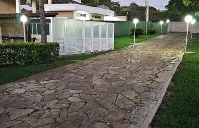 Imagem: A casa e possui 3 Dormitórios, Suítes, 3 Banheiros está