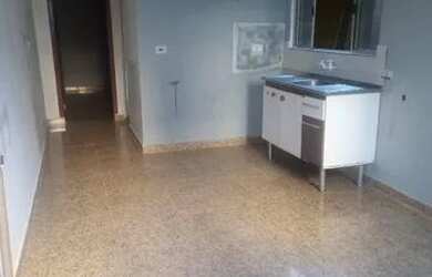 Imagem: A casa possui 1 Dormitório, 1 Banheiro, 1 Vaga na garagem