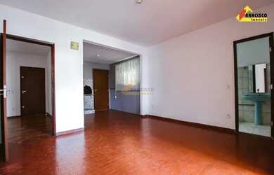 Imagem: O apartamento possui 3 Dormitórios, 1 Banheiro, 1 Vaga na garagem