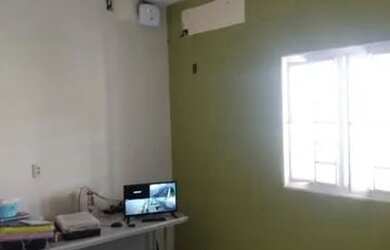 Imagem: A casa possui 4 Dormitórios, 4 Banheiros, 4 Vagas na garagem