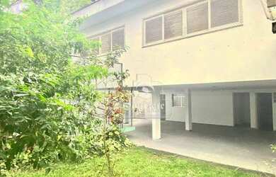 Imagem: A casa possui 5 Dormitórios, 5 Banheiros, 5 Vagas na garagem