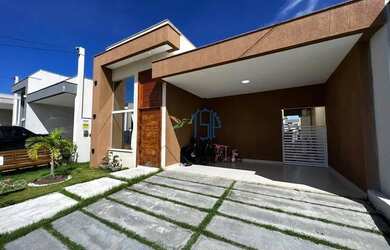 Imagem: A casa possui 3 Dormitórios, 3 Banheiros, 2 Vagas na garagem