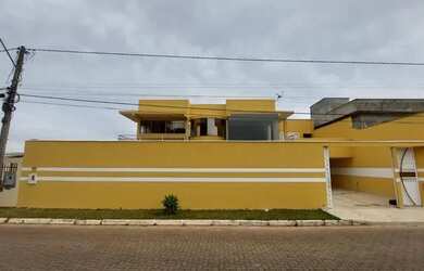 Imagem: A casa em condomínio possui 4 Dormitórios, 4 Banheiros, 4