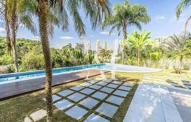 Imagem: A casa em condomínio possui 5 Dormitórios, 5 Banheiros, 5