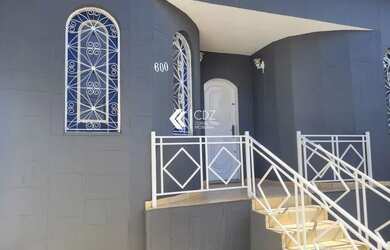 Imagem: A casa possui 4 Dormitórios, 3 Banheiros, 2 Vagas na garagem