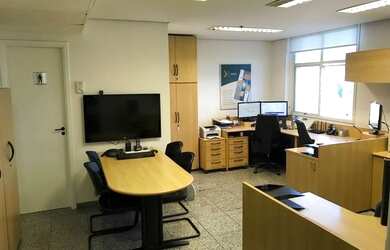 Imagem: O depósito possui 2 Vagas na garagem, 60m² de Área e está