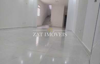 Imagem: A casa possui 3 Dormitórios, 3 Banheiros, 2 Vagas na garagem