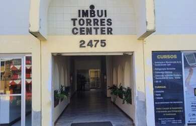 Imagem: O depósito está localizado em Boca do Rio, Salvador à venda