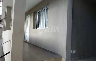 Imagem: A casa possui 4 Dormitórios, 4 Banheiros, 5 Vagas na garagem