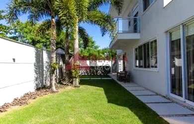 Imagem: A casa em condomínio possui 5 Dormitórios, 5 Banheiros, 2