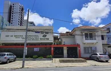 Imagem: A casa possui 1 Dormitório, 1 Banheiro, 977m² de Área e