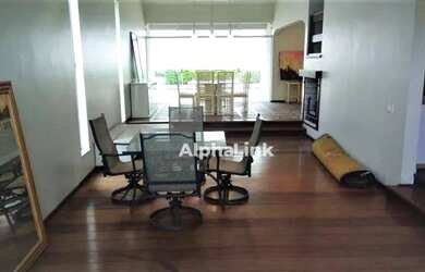 Imagem: A casa em condomínio possui 4 Dormitórios, 5 Banheiros, 4