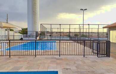 Imagem: O apartamento possui 2 Dormitórios, 1 Banheiro, 1 Vaga na garagem