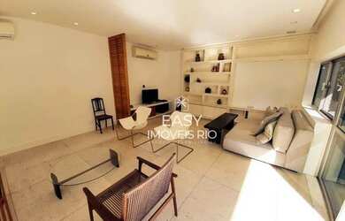 Imagem: O apartamento possui 4 Dormitórios, 4 Banheiros, 2 Vagas na