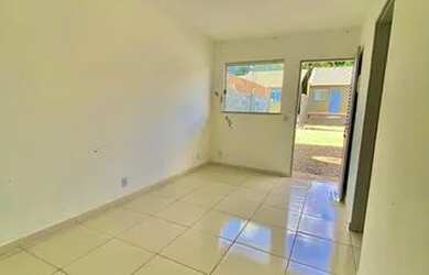 Imagem: A casa possui 3 Dormitórios, 1 Banheiro e está localizado