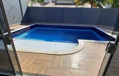 Imagem: A casa possui 2 Dormitórios, 1 Banheiro, 2 Vagas na garagem