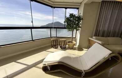 Imagem: O apartamento possui 4 Dormitórios, 4 Banheiros, 3 Vagas na