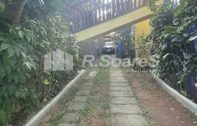 Imagem: A casa possui 5 Dormitórios, 5 Banheiros, 5 Vagas na garagem