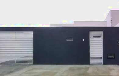 Imagem: A casa possui 2 Dormitórios, 2 Banheiros, 2 Vagas na garagem