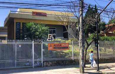 Imagem: A casa possui 5 Dormitórios, 1 Banheiro, 5 Vagas na garagem