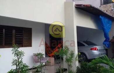 Imagem: A casa possui 3 Dormitórios, 4 Banheiros, 2 Vagas na garagem