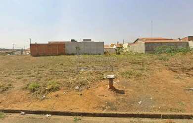 Imagem: O terreno possui 220m² de Área e está localizado em Bady