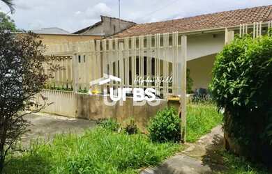 Imagem: A casa possui 2 Dormitórios, 1 Banheiro, 3 Vagas na garagem