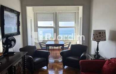 Imagem: O apartamento possui 4 Dormitórios, 2 Banheiros, 1 Vaga na