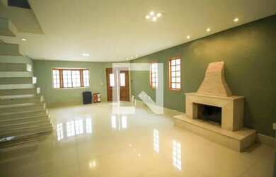 Imagem: A casa possui 5 Dormitórios, 5 Banheiros, 3 Vagas na garagem