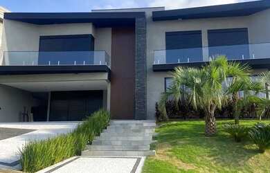 Imagem: A casa em condomínio possui 4 Dormitórios, 4 Banheiros, 5