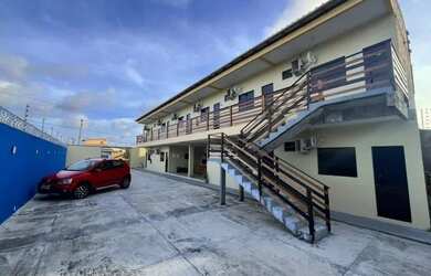 Imagem: A casa possui 5 Dormitórios, 5 Banheiros, 5 Vagas na garagem