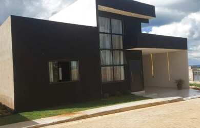 Imagem: A casa em condomínio possui 3 Dormitórios, 2 Banheiros, 2