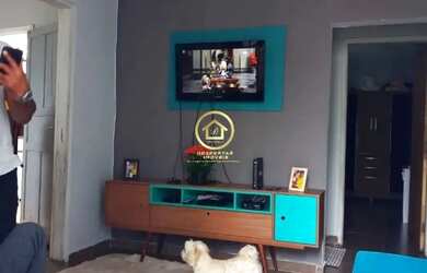 Imagem: A casa possui 3 Dormitórios, 3 Banheiros, 2 Vagas na garagem