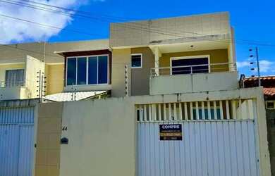 Imagem: A casa possui 3 Dormitórios, 2 Banheiros, 2 Vagas na garagem