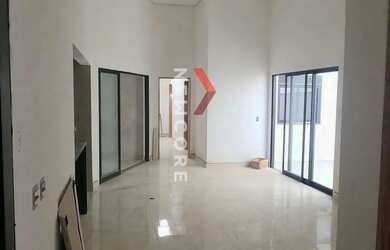 Imagem: A casa em condomínio possui 3 Dormitórios, 3 Banheiros, 4