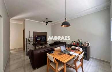 Imagem: A casa possui 2 Dormitórios, 3 Banheiros, 4 Vagas na garagem