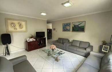 Imagem: A casa em condomínio possui 4 Dormitórios, 3 Banheiros, 4