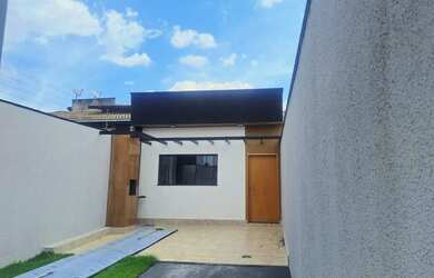 Imagem: A casa possui 2 Dormitórios, 2 Banheiros e está localizado