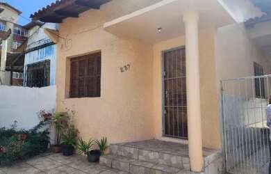 Imagem: A casa possui 2 Dormitórios, 1 Banheiro, 2 Vagas na garagem